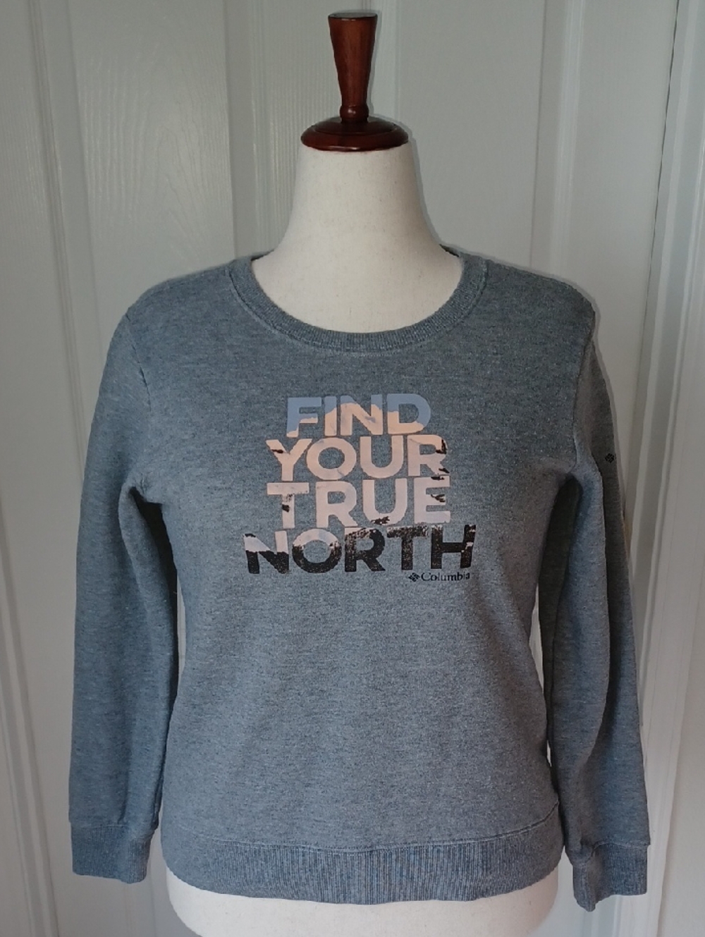 Columbia Grey Crewneck Sweatshirt  'Find Your True North' Graphic Large